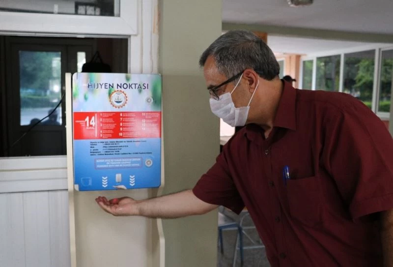 Öğretmenler dezenfektan makinesi üretip pazarlıyor
