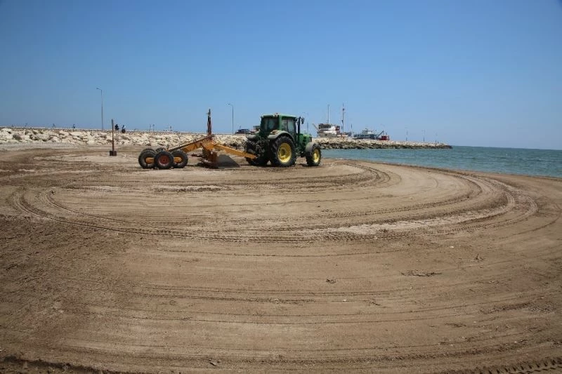 Karaduvar sahili, lazerli plaj eleme-temizleme makinesiyle temizlendi
