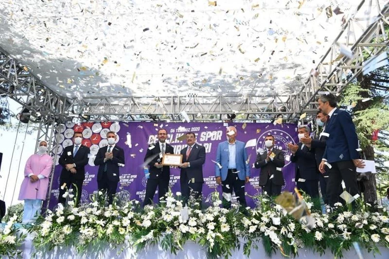 Gençlik ve spor için hazırlanan projelerde ilk imzalar atıldı
