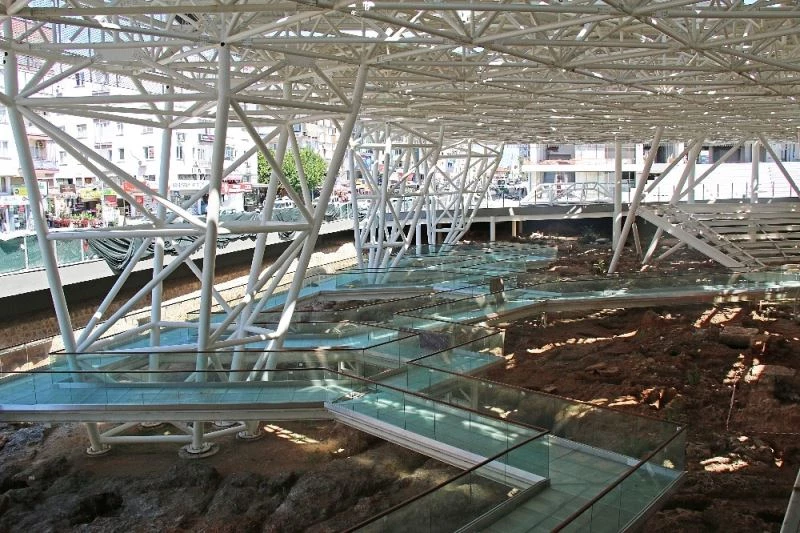 Nekropol alanında 2 bin 500 yıllık tarihi yolculuk gün sayıyor
