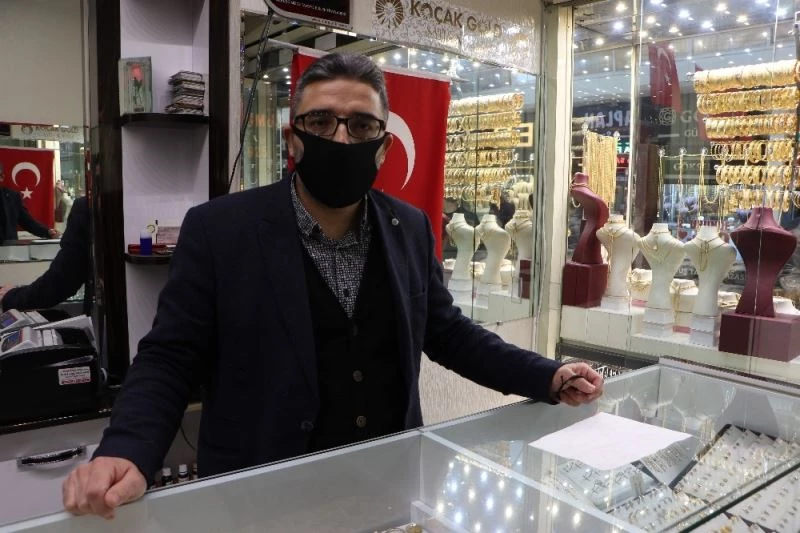 Sarraflardan ’Sahte altın’ uyarısı: “Güvendiğiniz kuyumcuları tercih edin”
