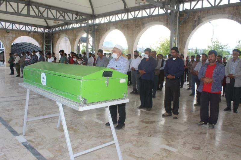 Aynı tabutta cenaze namazları kılınan kuzenler defnedildi
