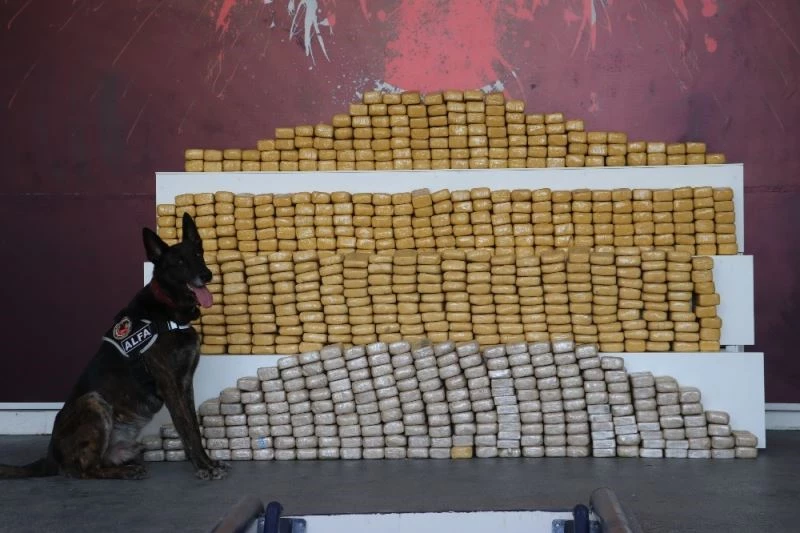 Kocaeli’de panelvan aracın tavanında 375 kilogram eroin ele geçirildi
