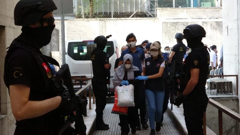 İllegal dershane kurup faaliyetine devam eden 14 FETÖ şüphelisi eski öğretmen adliyede
