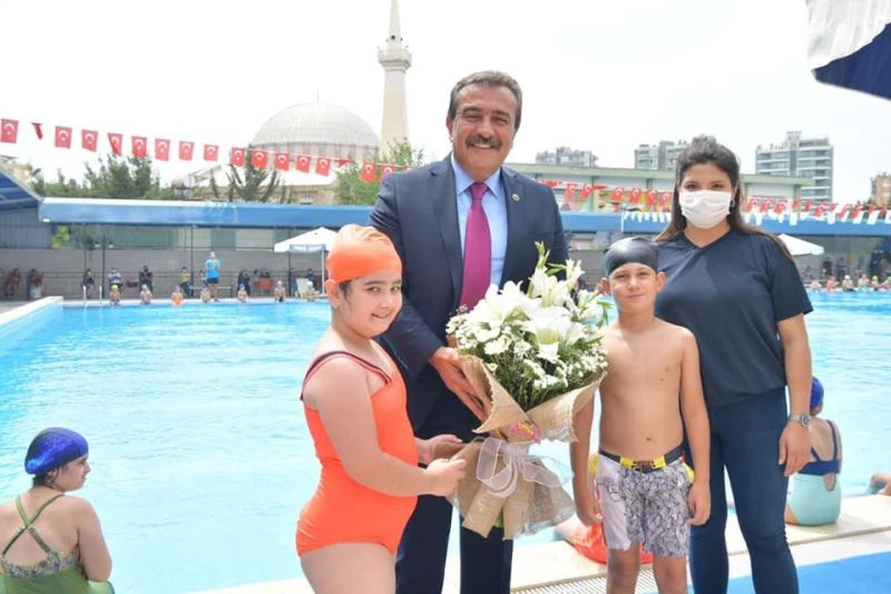 Havuzlar çocuklarla şenlendi
