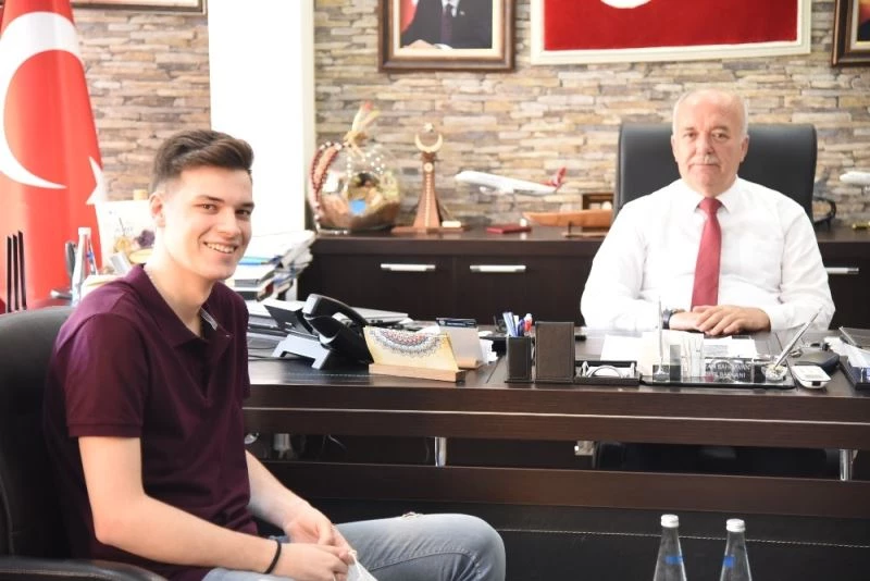 Dursunbeyli genç finalist freezone müzik yarışmasında destek bekliyor
