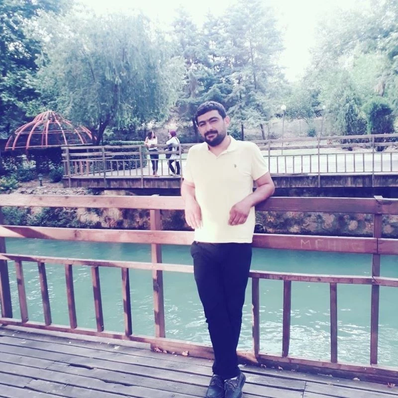 Üzerine iş makinesinin kovası düşen işçi öldü
