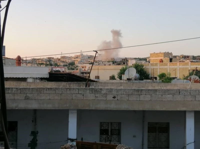 Esad rejimi İdlib’in batısını vurdu: 4 yaralı
