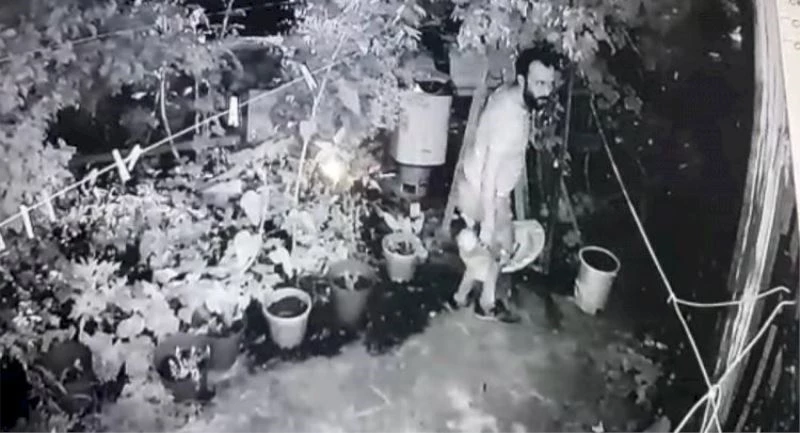 Haftada iki gün gelip tesisat malzemesi çalıyor
