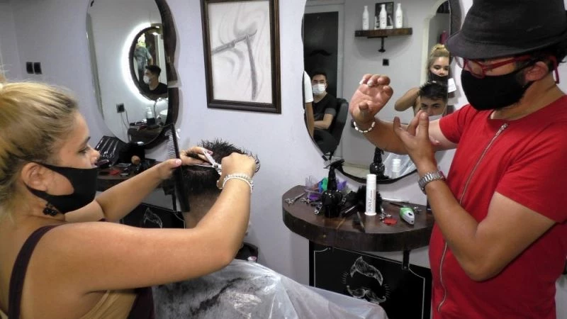 Yüz anatomisine göre saç kesimini öğrendiler
