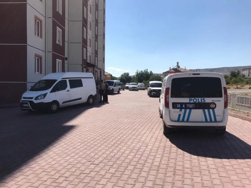 Kayseri’de intihar; kafasına silahla ateş eden kadın ağır yaralandı
