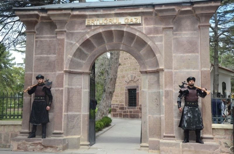 Osman Gazi ve Orhan Gazi türbelerinde sancak nöbeti başlıyor
