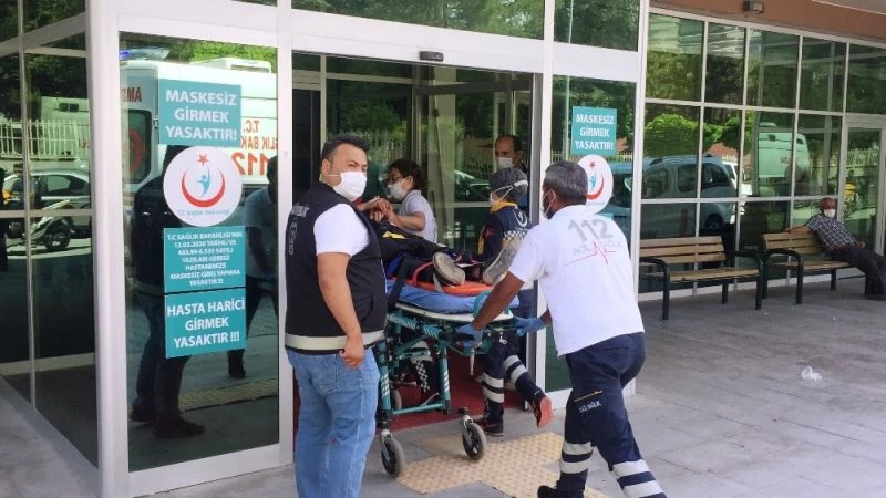 Otomobil biçerdövere çarptı: 3 yaralı
