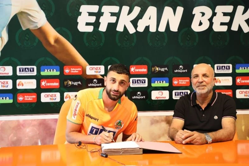 Alanyaspor, Efkan Bekiroğlu ile sözleşme imzaladı

