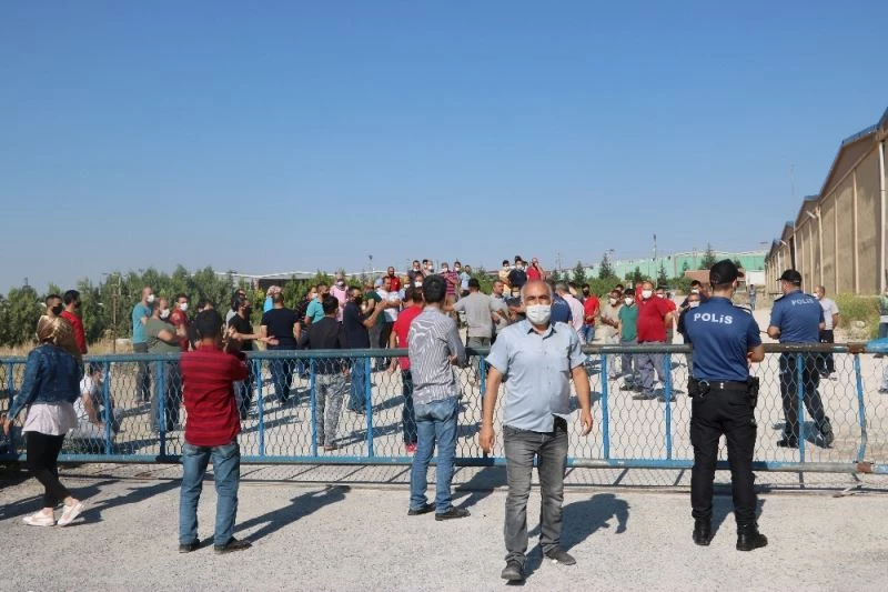Niğde’de iplik fabrikası işçileri işvereni protesto etti
