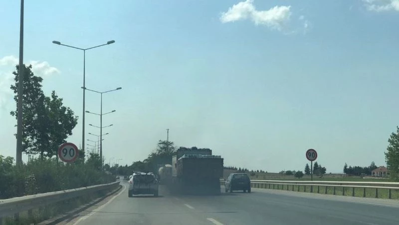 Çevre yolunu siyah dumana boğdu
