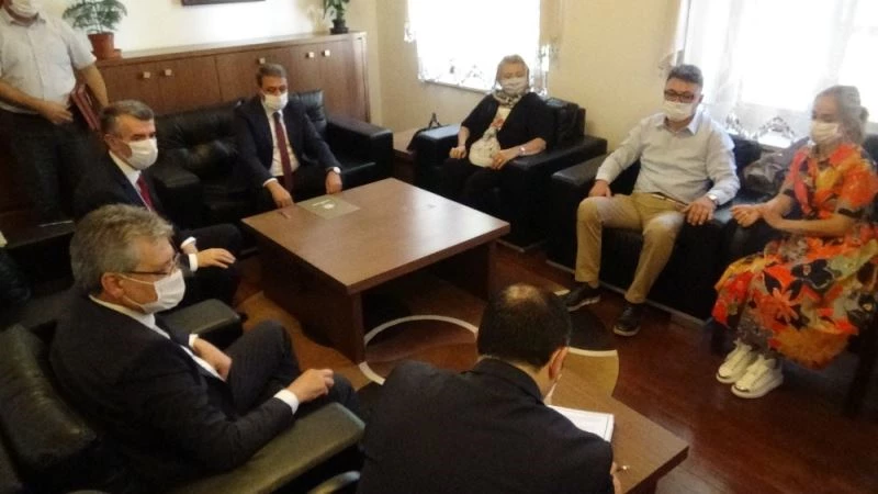 Edremitli hayırseverlerden eğitime büyük destek
