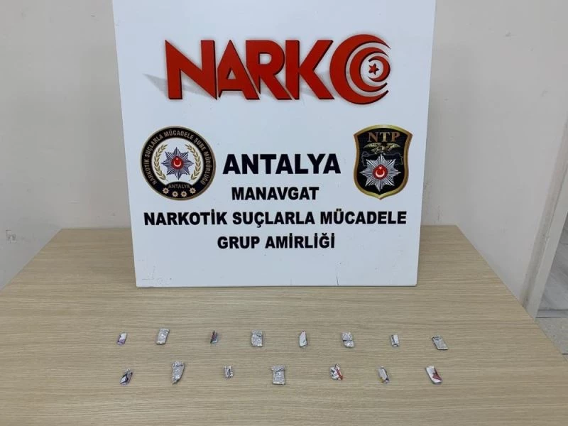 Polisi görünce uyuşturucuları atıp kaçmaya çalıştı
