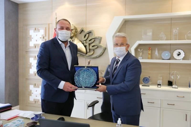 İzmir Çiğli Belediye Başkanı Utku Gümrükçü, Turgay Erdem’i ziyaret etti
