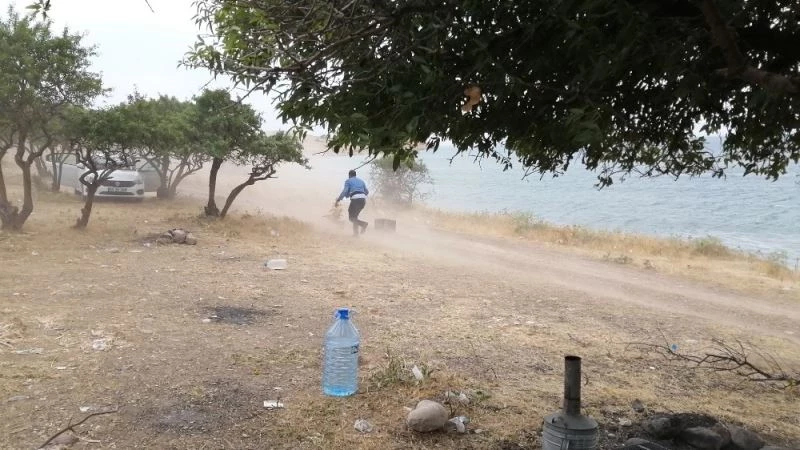 Batan tekneyi görüntüleyen basın mensupları zor anlar yaşadı
