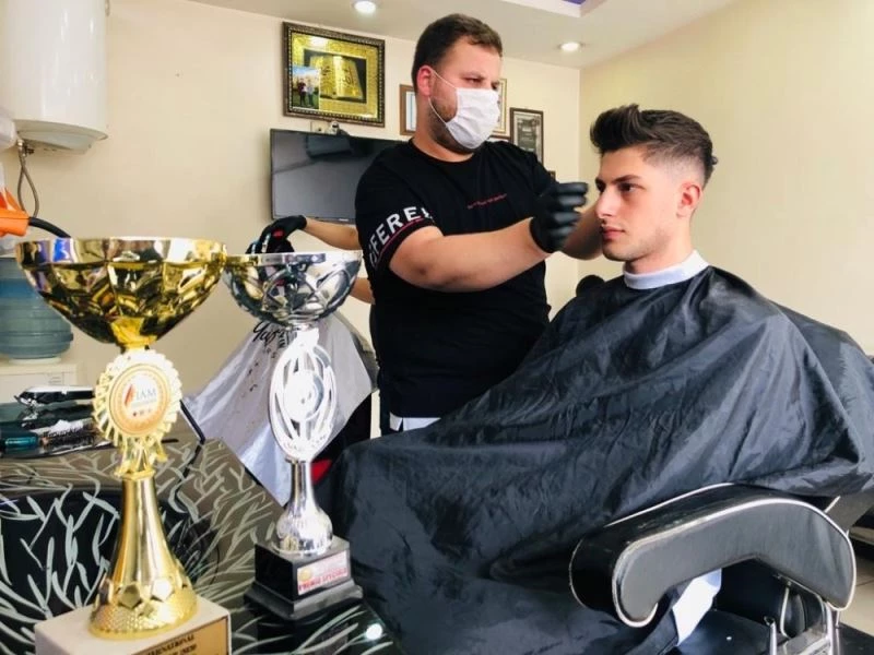 Mardinli kuaför 15 metrekarelik dükkandan ismini dünyaya duyurdu
