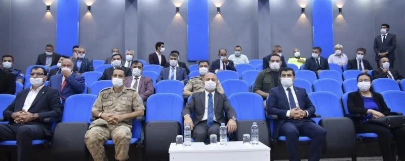 Vali Varol’dan, Eleşkirt cep sinemasına ziyaret
