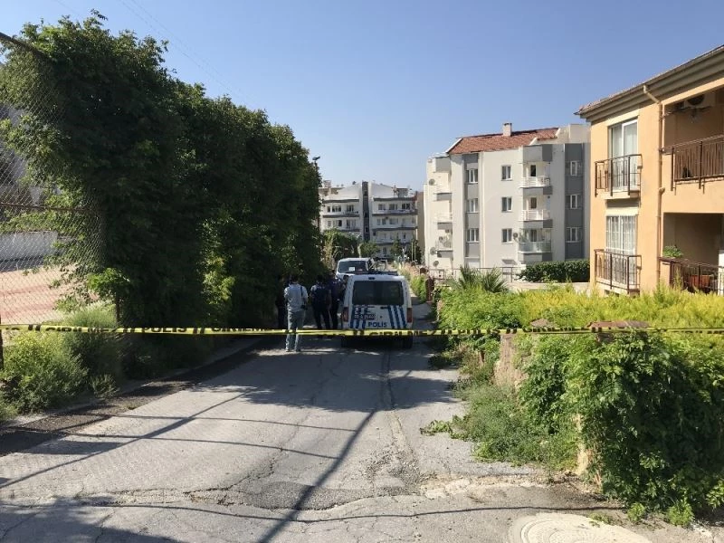 Dinlenmek için oturduğu duvardan düşen adam hayatını kaybetti
