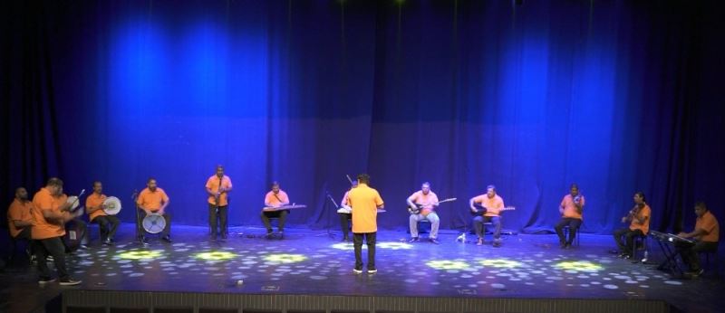 Antalya’nın temizlik işçilerinden paylaşım rekorları kıran mini konser
