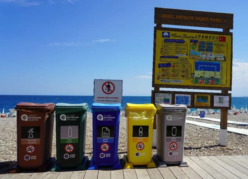 Sahillere atık kutuları yerleştirildi
