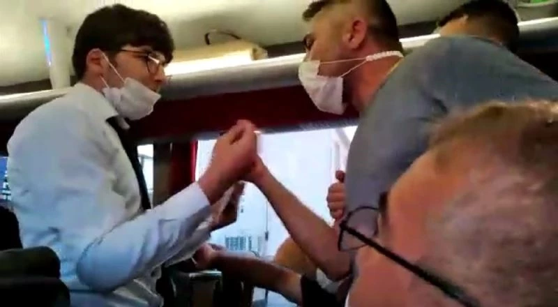 Yolda tüm koltukları doldurmak isteyince otobüste isyan çıktı
