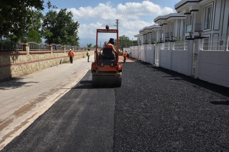 İzmit Belediyesi’nden Kabaoğlu’na 150 ton asfalt
