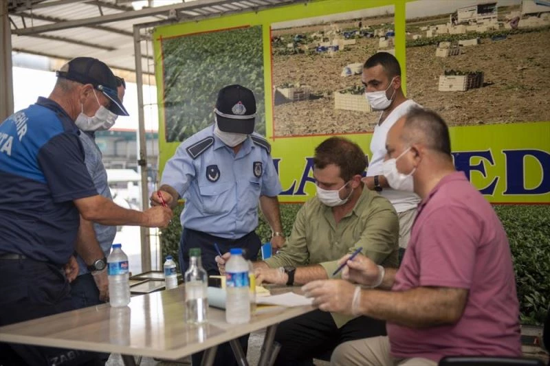 Mersin Büyükşehir Belediyesi ekipleri Tarsus Hal Kompleksini denetledi