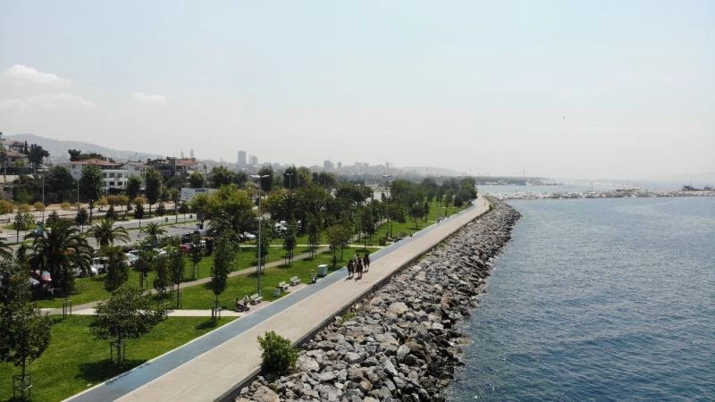 Bostancı sahilde atlı polislerden Kurban Bayramı denetimi
