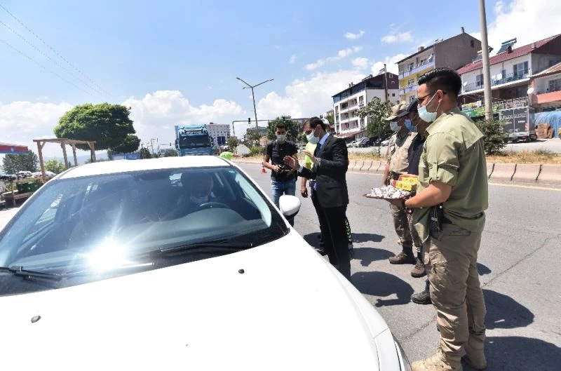 Kaymakam Erat, sürücülerin ve yolcuların bayramını kutladı
