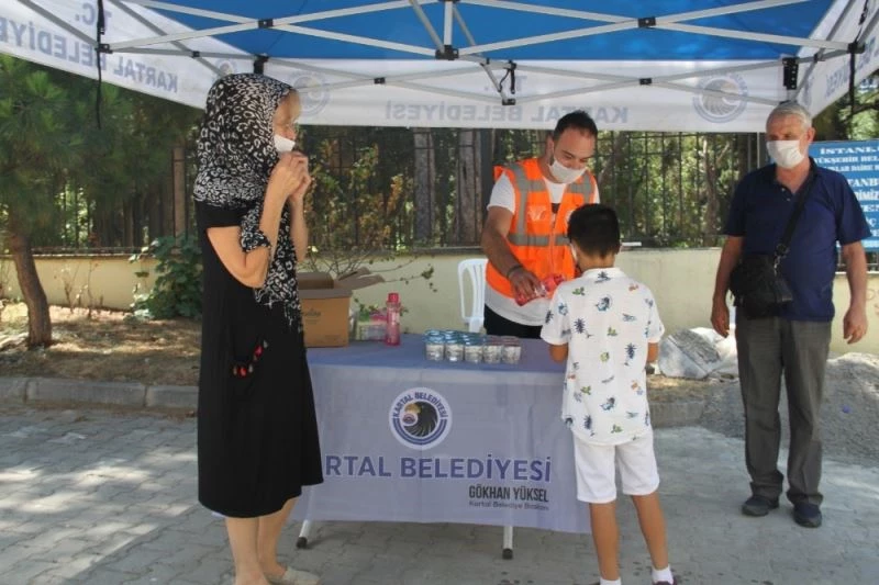 Kartal Belediyesi, kabir ziyaretine giden vatandaşları unutmadı
