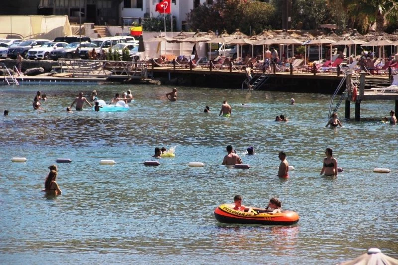Bodrum sahilleri bayramda cıvıl cıvıl

