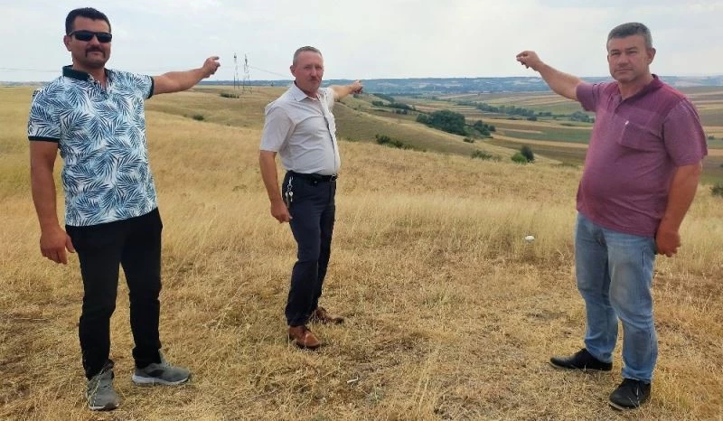 Köylüler, Yunanistan’ın burnunun dibine dev Türk bayrağı dikti
