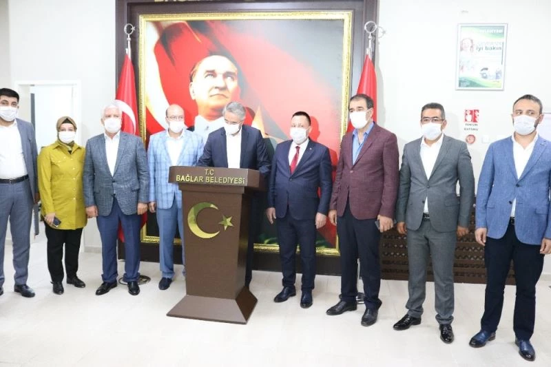 AK Parti Yerel yönetimler Başkan Yardımcısı Yanılmaz, AK Partili yerel yöneticilerle bir araya geldi
