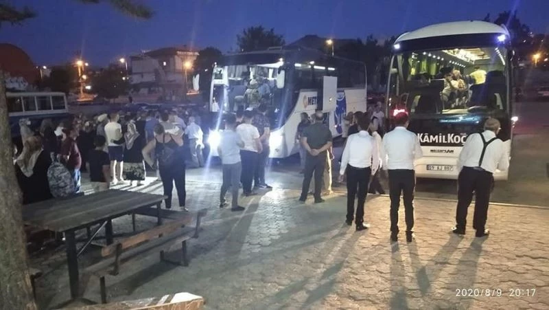 Asker uğurlamasında sosyal mesafe hiçe sayıldı
