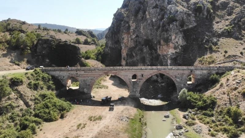 Kemerinde ’mescit’ bulunan 7 asırlık köprü
