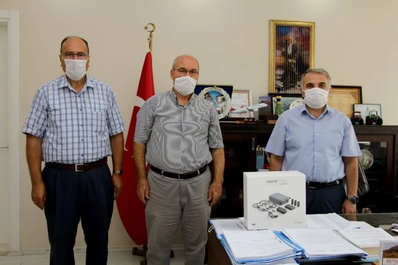 Başkan Yiğen eğitim camiasına drone hediye etti
