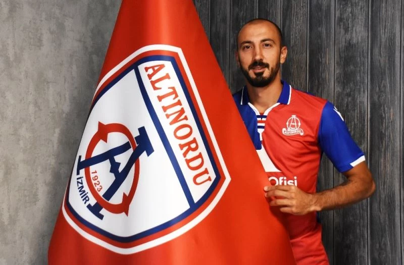 Altınordu, Ahmet İlhan Özek’i transfer etti
