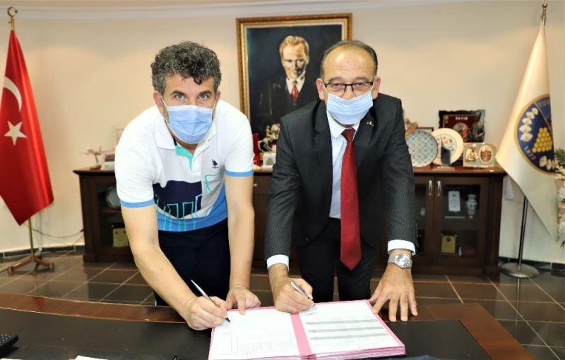 Turgutlu Belediyespor Yener Baştürk ile sözleşme yeniledi
