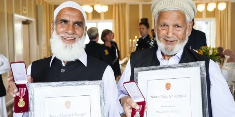 Cami saldırısını engelleyen kahramanlara cesaret madalyası
