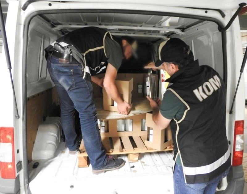 KOM, sahte içkileri piyasaya sürülmeden ele geçirdi
