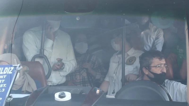 Esenyurt’ta balık istifi yolcu taşıyan minibüs sürücüsünden gazetecilere tepki
