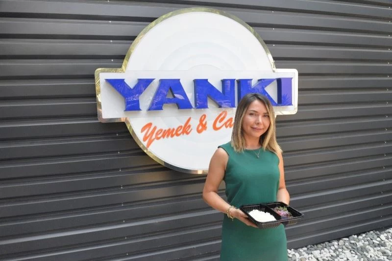 Düğünler için tek kişilik ambalajlı yemek
