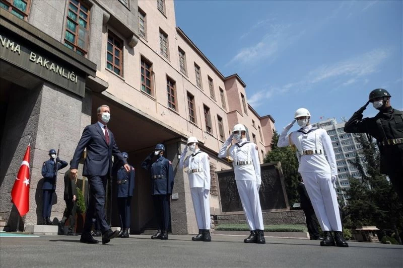Bakan Akar, Senegal Silahlı Kuvvetler Bakanı Kaba ile bir araya geldi
