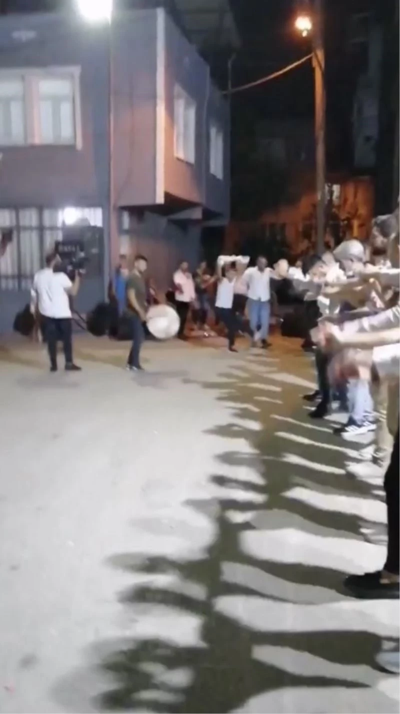 Bursa’da halaylı asker eğlencesi pahalıya patladı
