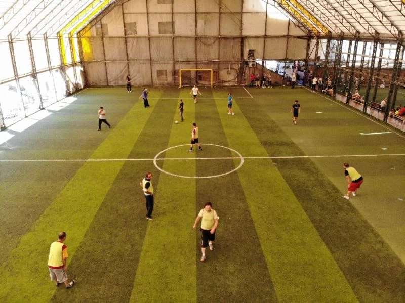 5,5 ay aranın ardından halı sahalar faaliyete açıldı
